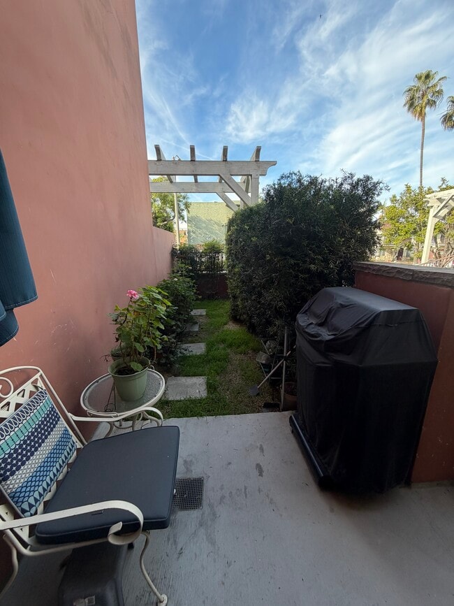 Building Photo - 1500 Pine Ave