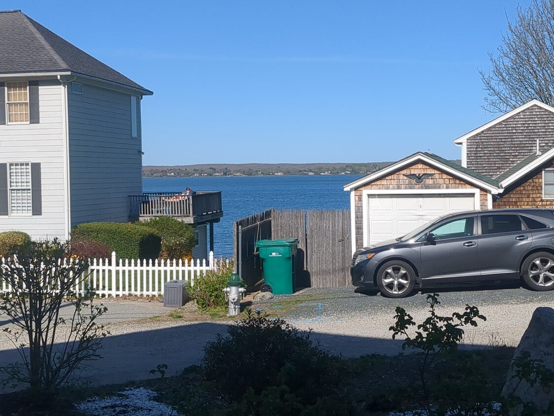 Primary Photo - 36 Bayside Ave