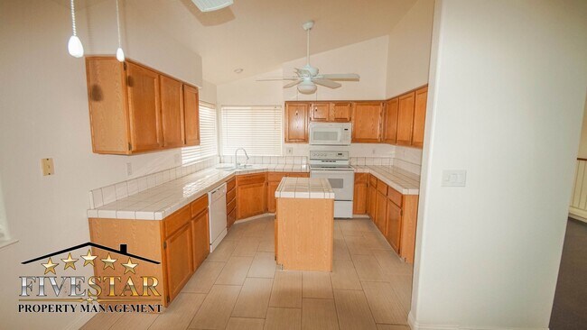 Foto del edificio - House for Rent on 4938 Shorebird Drive