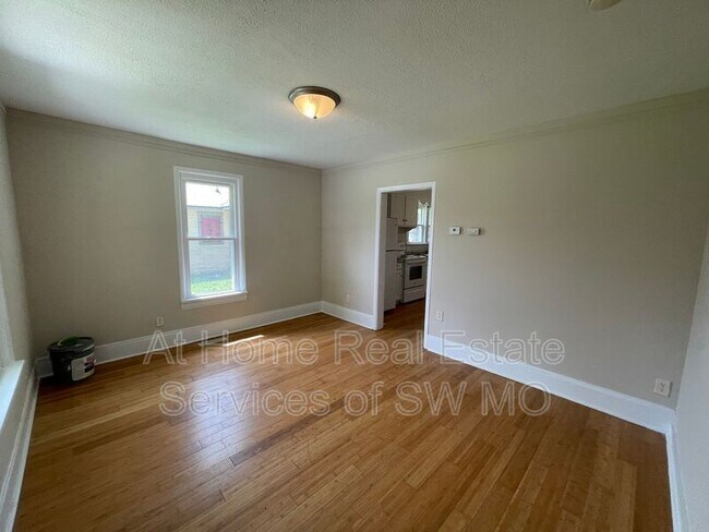 Building Photo - 517 S Park Ave