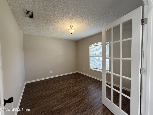 Foto del edificio - 6902 Southern Oaks Dr W