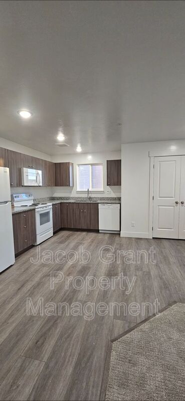 Foto del edificio - 6133 N Freedom Rd