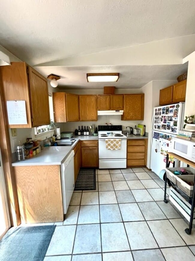 Building Photo - Three bedroom Westside home near OSU Casca...