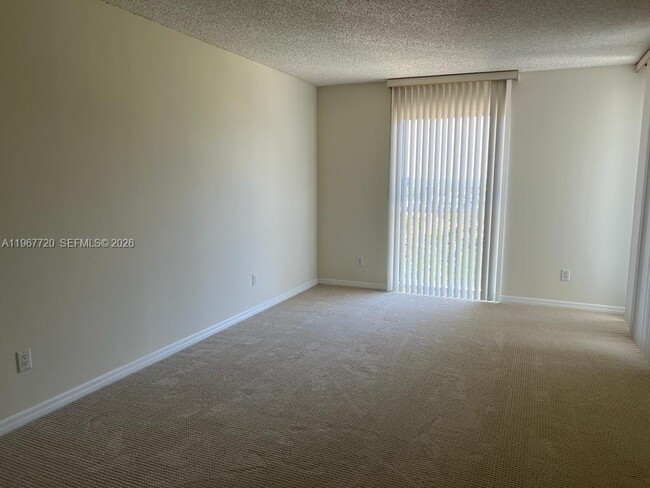 Foto del edificio - 21055 Yacht Club Dr