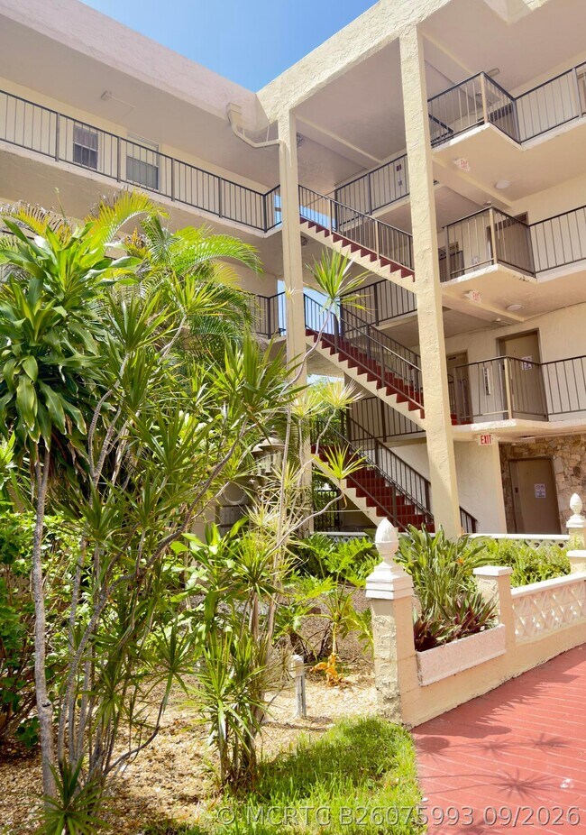 Foto del edificio - 2801 Somerset Dr
