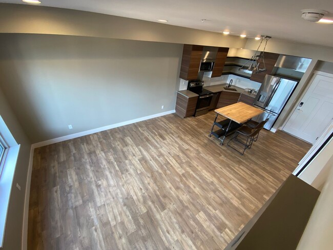 Foto del edificio - Modern Two Bedroom, 1.5 Bathroom Condo on ...