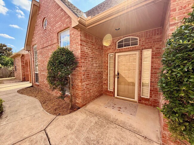 Building Photo - Fantastic Location, Fantastic Exec Home
