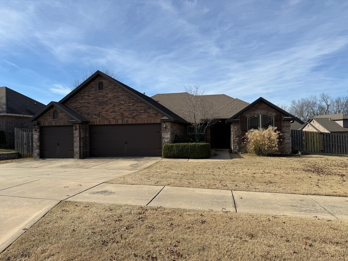 Foto principal - 2399 N Silk Rose Ave