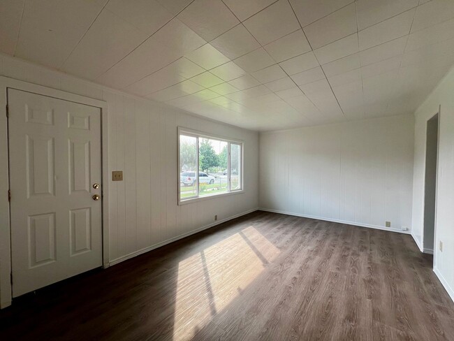 Building Photo - 806 S 15th Ave