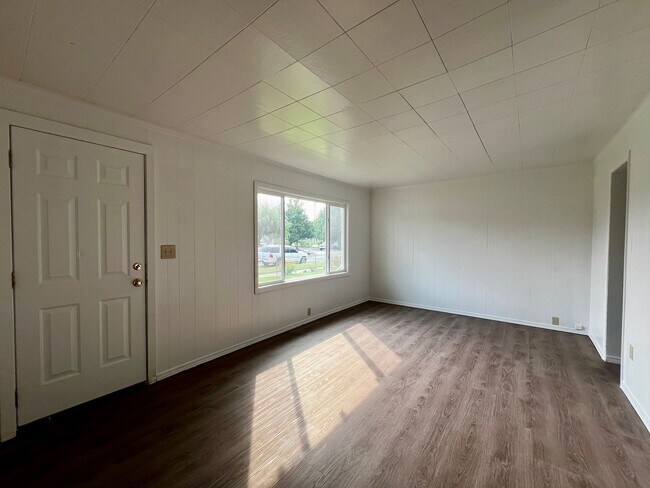 Foto del edificio - Non-Refundable & Security Deposit Total: $...