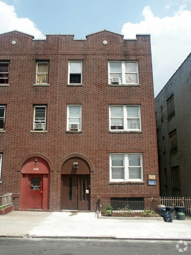 Primary Photo - 1246 Manor Ave