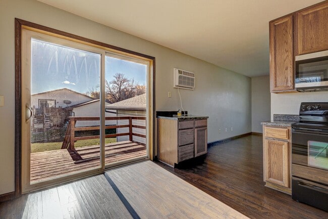 Building Photo - 2273 Country Ln