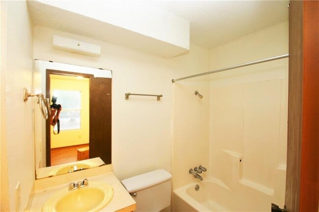 Building Photo - 6107 Ada Ct