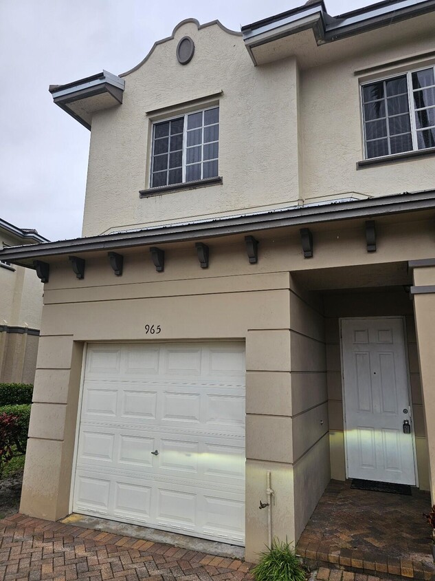 Primary Photo - 965 Tortuga Dr