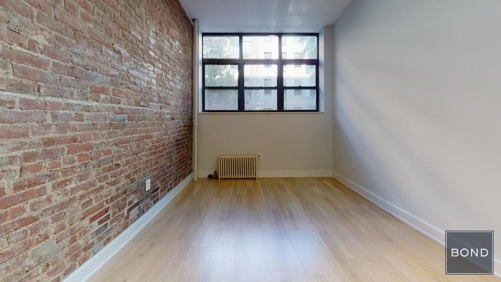 Building Photo - 217 E 84th St