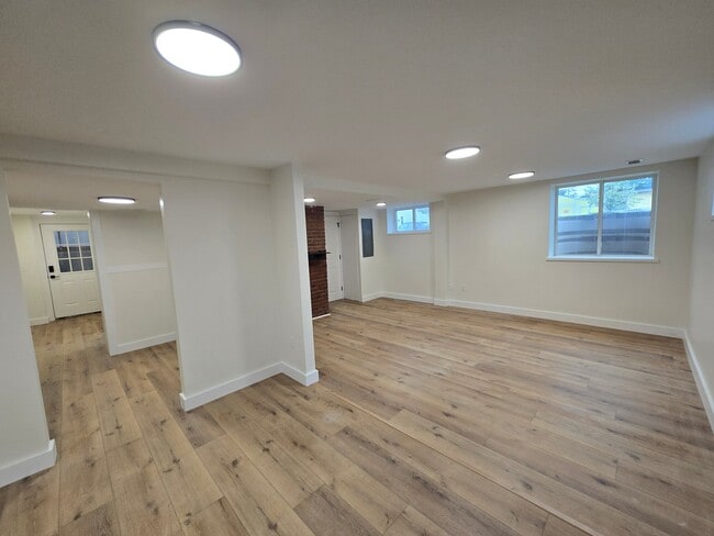 Building Photo - 20 Poirier Pl