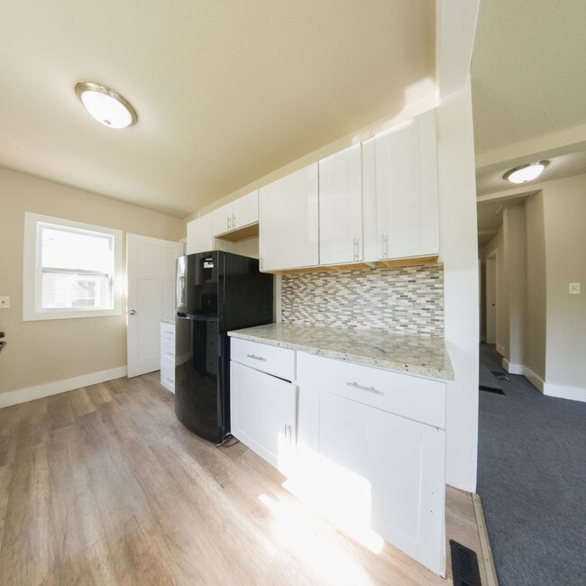 Building Photo - Gorgeous 4 Bedroom 1 Bath Home - Pyramid P...