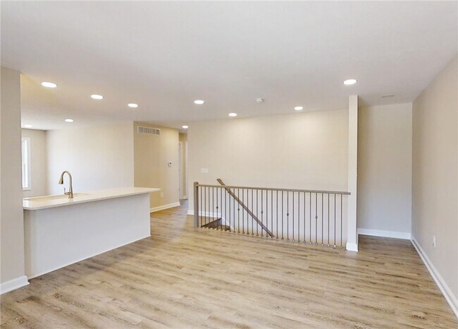 Building Photo - 934 E 41st St