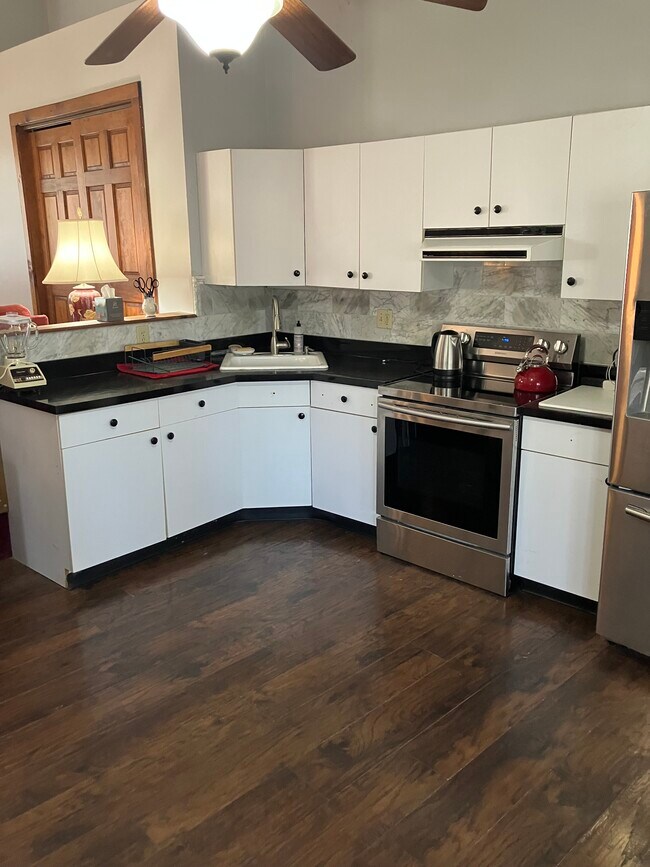 Foto del edificio - 43 Shasta Dr