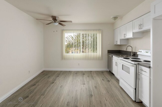 Foto del edificio - 4229 Columbus St. Bakersfield, CA 93306