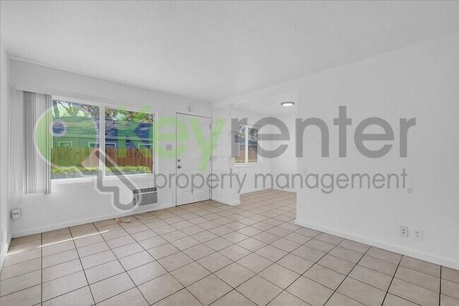 Building Photo - 691 El Camino Ave