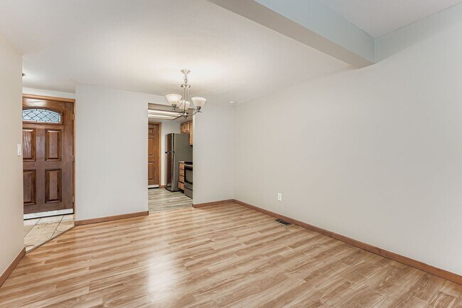 Photo - Fantastic 4 Bed 3.5 Bath in Aurora! House