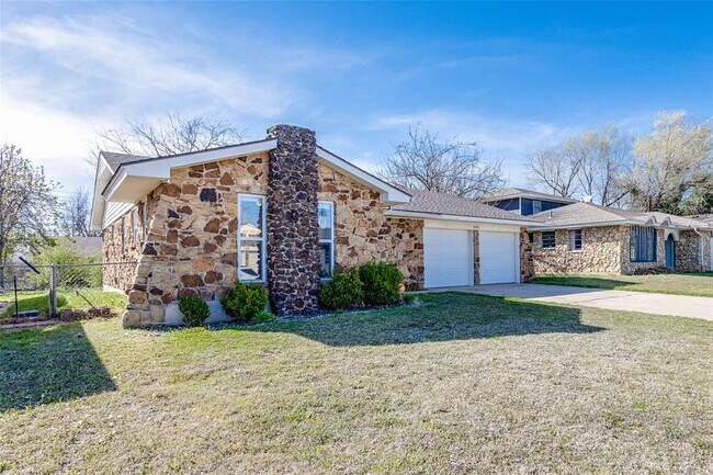 Foto del edificio - 645 Lloyd Ave