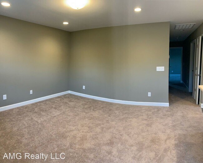 Building Photo - 3 br, 2 bath House - 1032 Apple Street