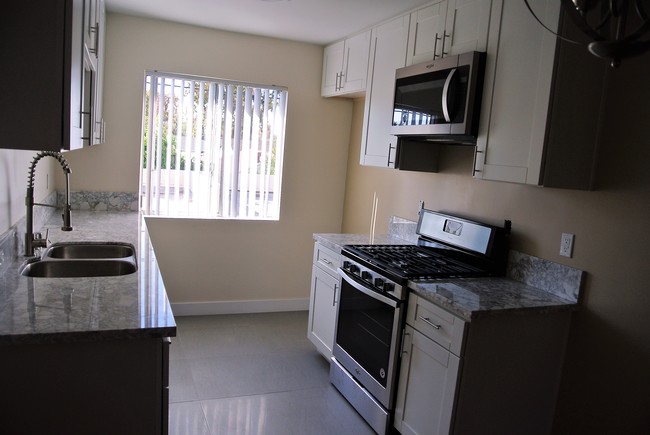 Building Photo - 5261 Whitsett Ave