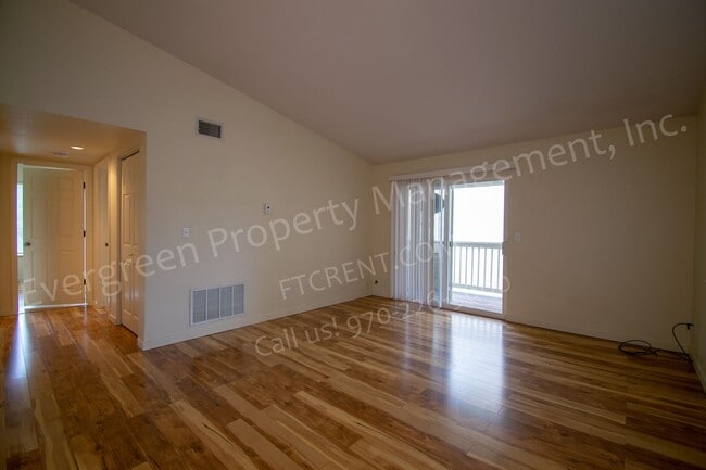 Building Photo - 2 Bedroom Condo Near Campus West!