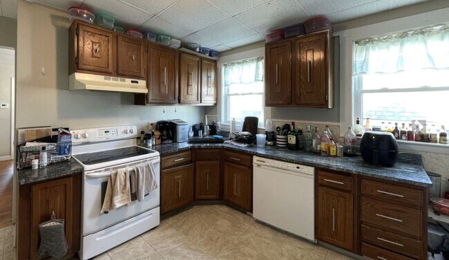 Building Photo - 14 Dow St