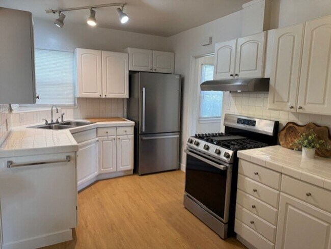 Foto del edificio - One bedroom, one bath in La Crescenta