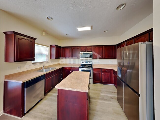 Foto del edificio - 7329 Sugarloaf Dr