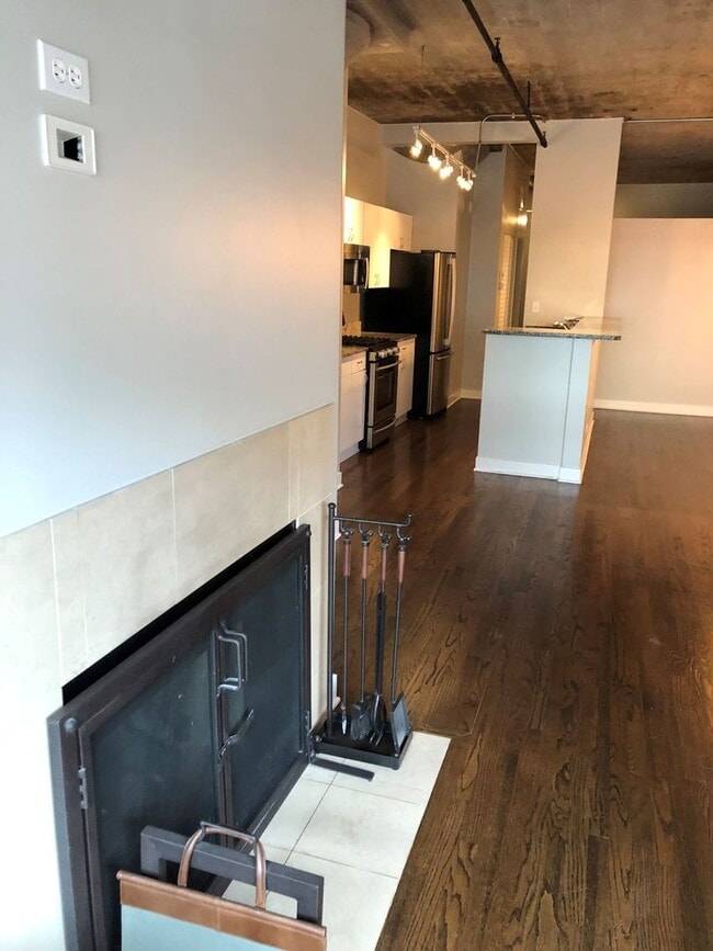 Foto del edificio - 411 W Ontario St