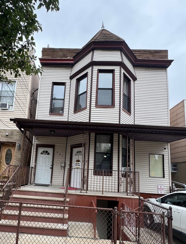 Building Photo - 227 48th St