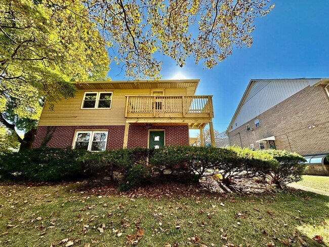 Building Photo - 2336 Hamilton St