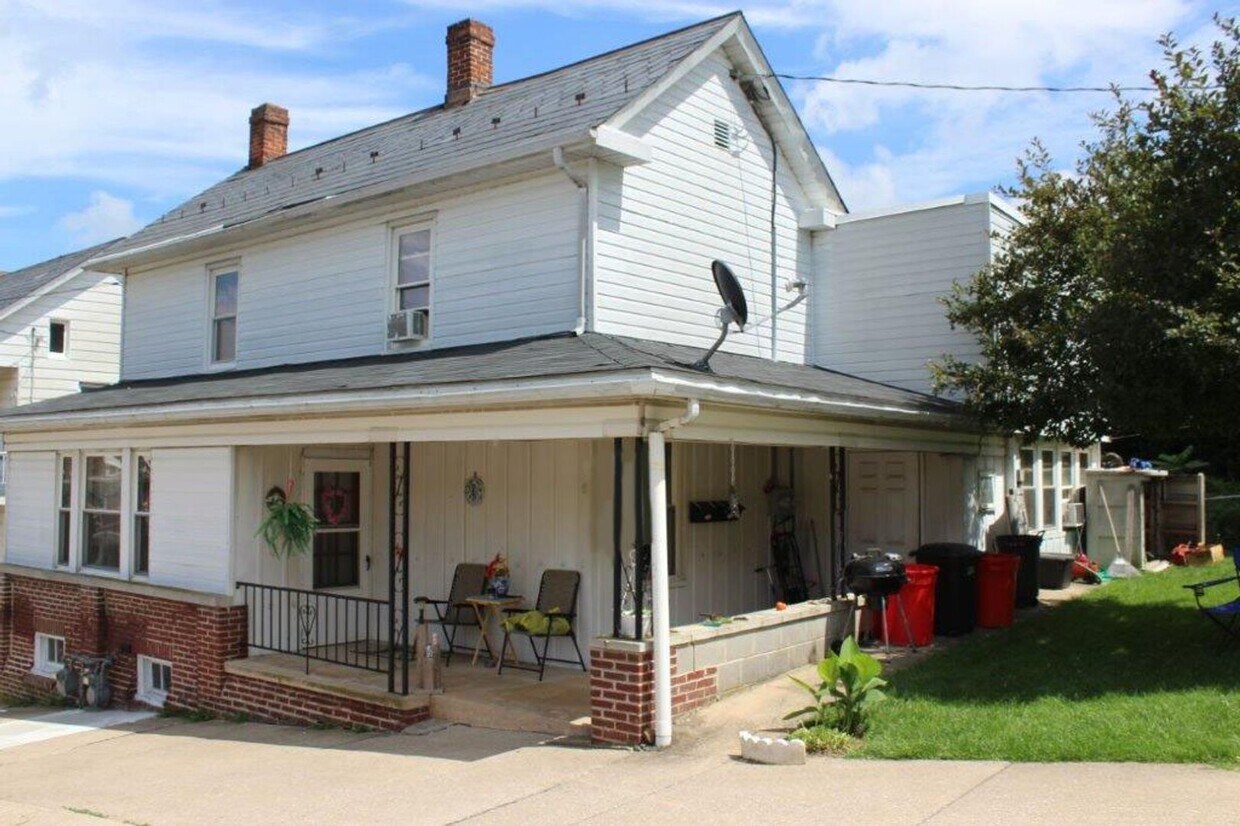 Primary Photo - 1st floor apartment