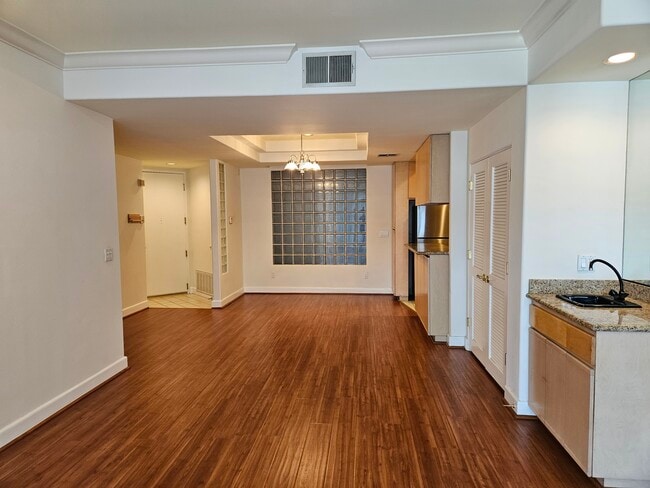 Foto del edificio - 390 S Sepulveda Blvd