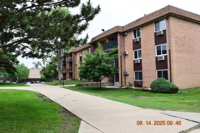 Foto del edificio - 1180 Meadow Ln