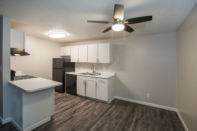 Lincoln Springs_CS_Summer2019_02 - Lincoln Springs Apartments