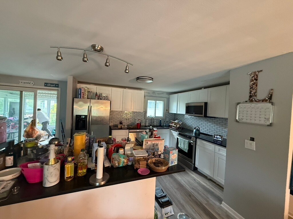 Building Photo - 525 Slingerland Dr