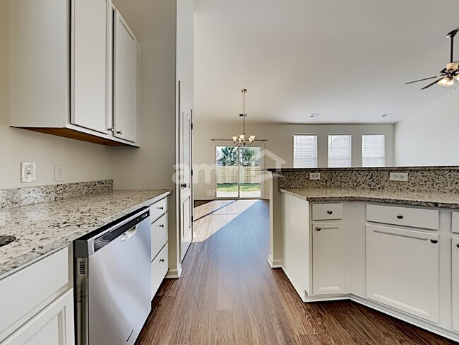 Building Photo - 128 Satur Dr