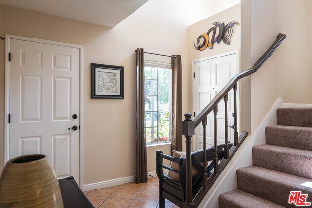 foyer - 4333 Willow Glen St