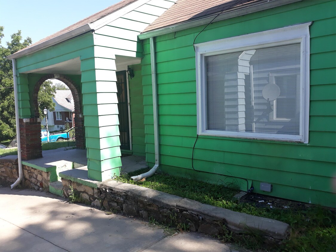 Primary Photo - 3420 Askew Ave
