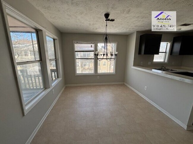 Foto del edificio - 6800 Willowbrook Dr