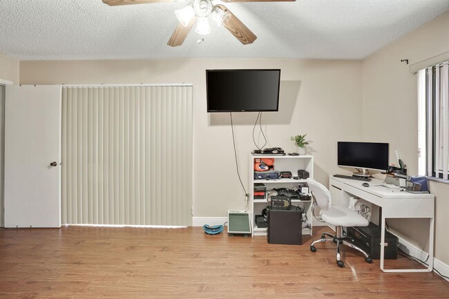 Building Photo - 3961 Adra Ave