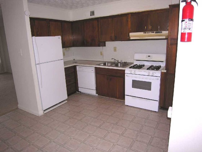 Kitchen - Woodland Apartments