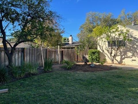 Foto del edificio - 6208 Enfield Ave