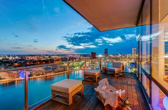 Building Photo - 300 International Drive