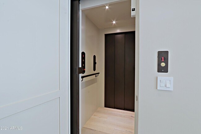 Building Photo - 5535 E Arroyo Verde Dr